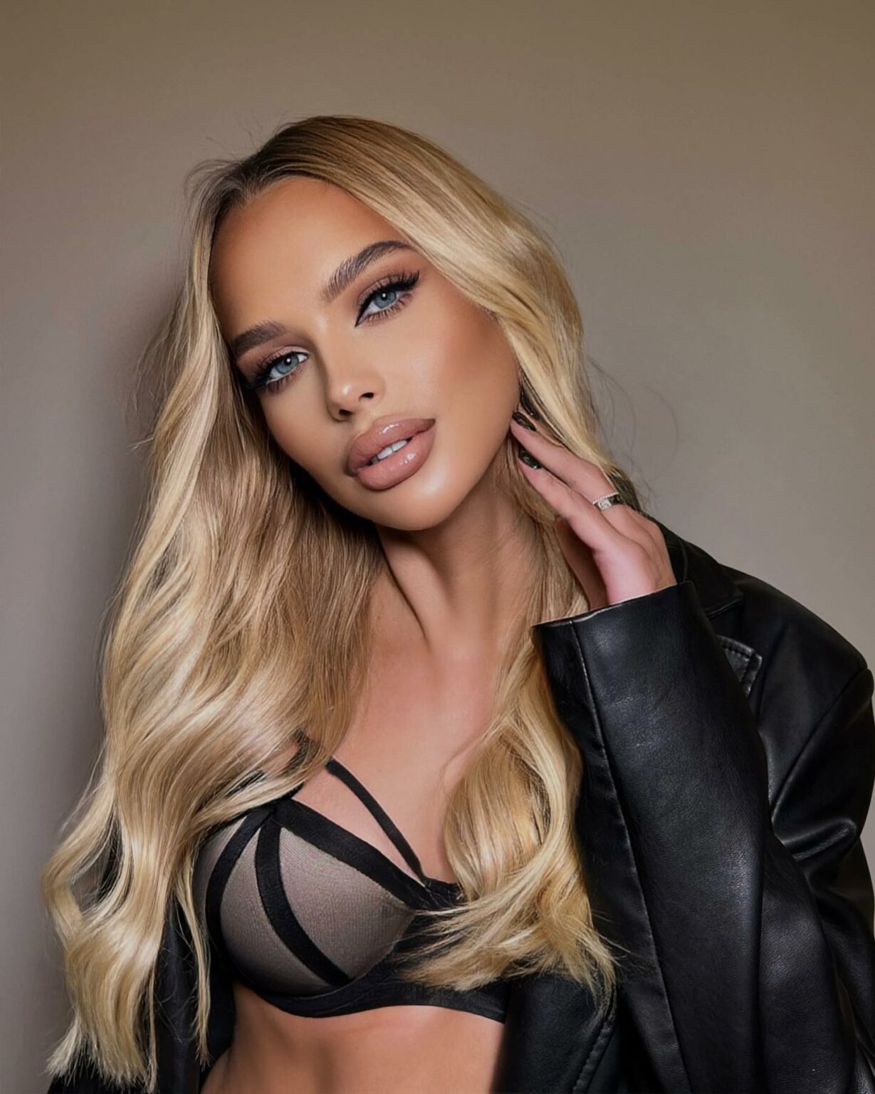 Meet Cristina Carmella: Instagram Influencer Profile - lbow1yi
